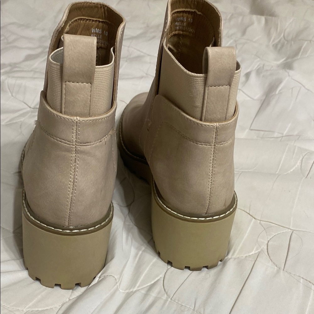 Dolce Vita Rielle Ankle Bootie - Picture 6 of 7